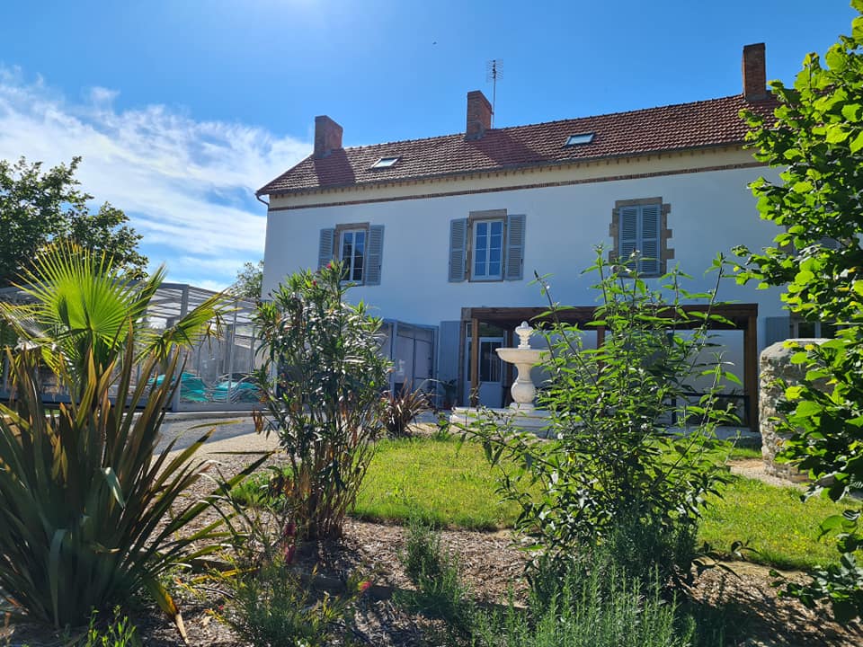 Gites Chambres Dhotes Vendée 85 Gîte grande capacité avec piscine chauffée et spa 