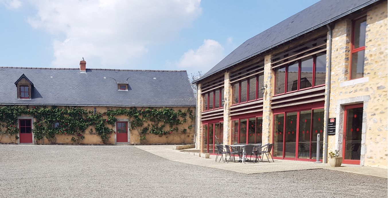 Gites Chambres Dhotes Mayenne 53 Le Domaine des Hallais  gîte de groupe + piscine