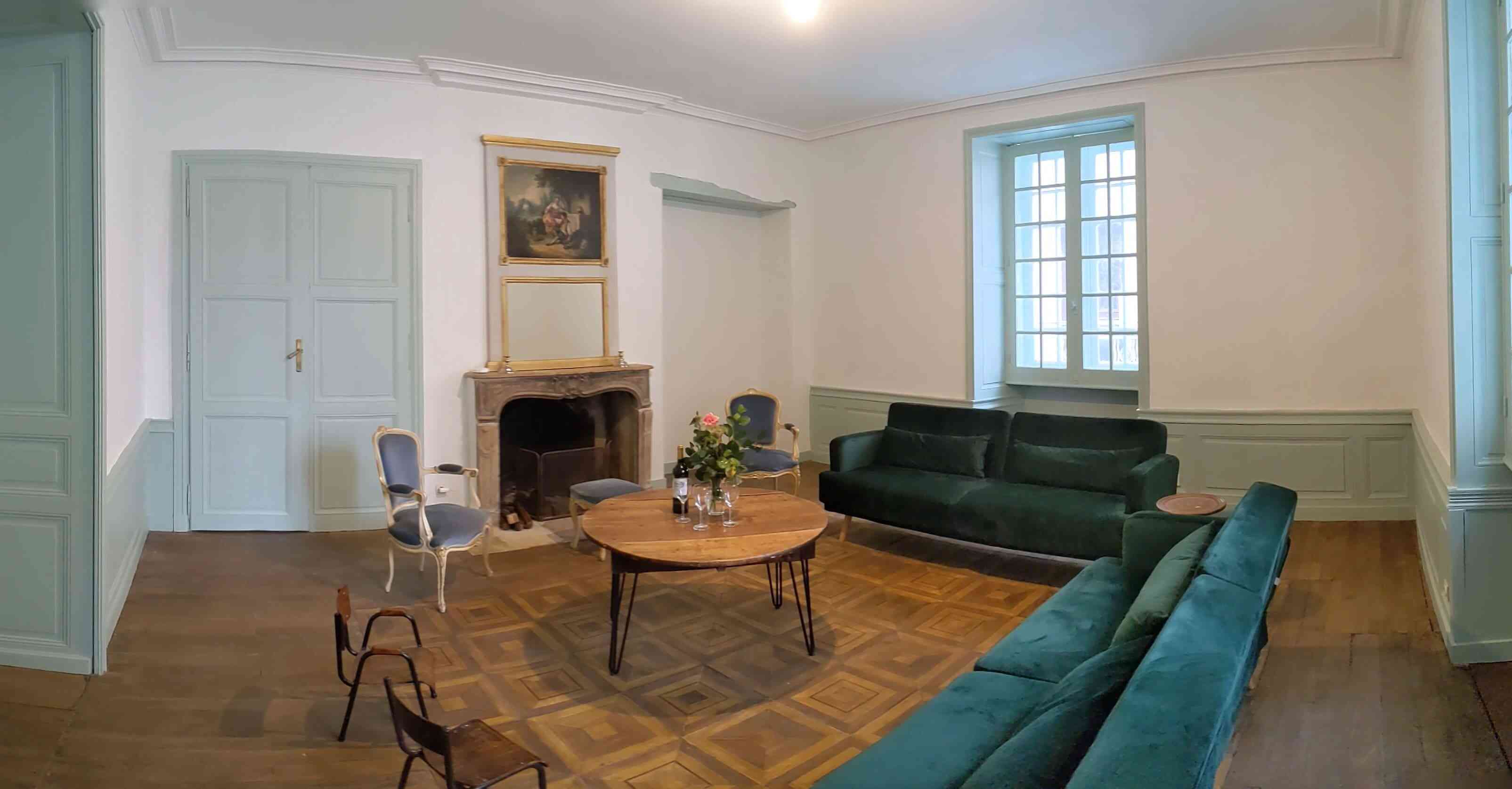 Gites Chambres Dhotes Vienne 86 maison de bourg ancienne, piscine, sauna...