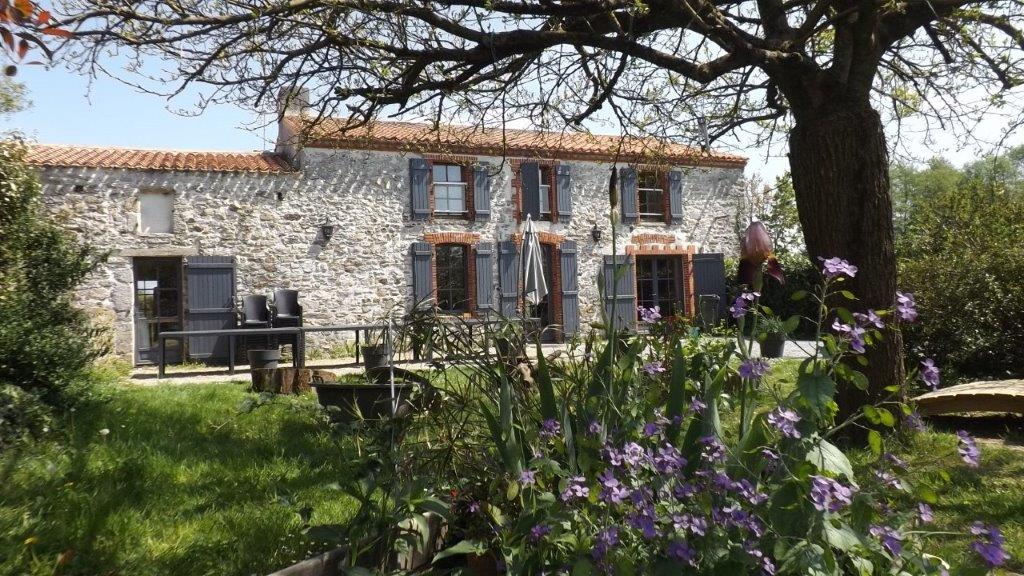 Gites Chambres Dhotes Vendée 85 La Faerie - Grande capacité - Tout évènement