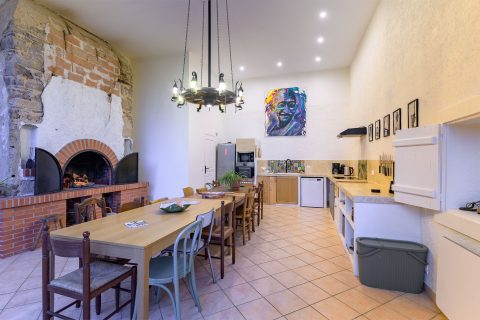 Gites Chambres Dhotes Rhône 69 Grand Gite 18 personnes Lyon Gite aux volets jaune