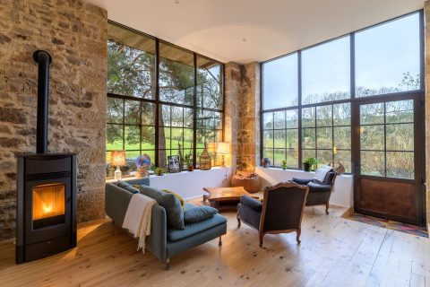 Gites Chambres Dhotes Rhône 69 Grand Gite 18 personnes Lyon Gite aux volets jaune