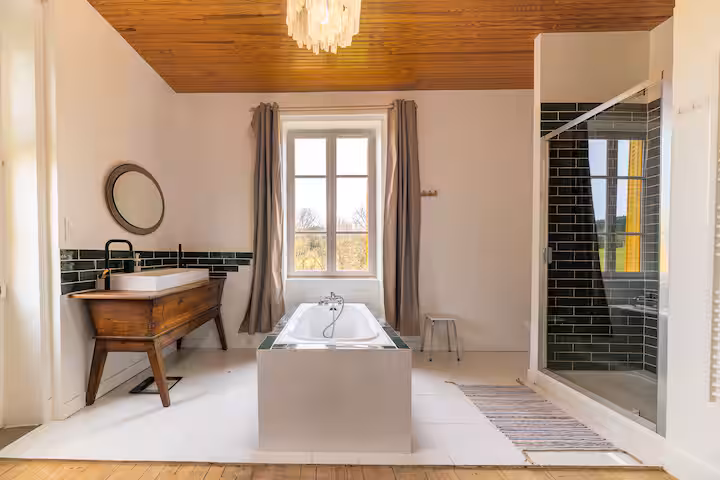 Gites Chambres Dhotes Rhône 69 Grand Gite 18 personnes Lyon Gite aux volets jaune