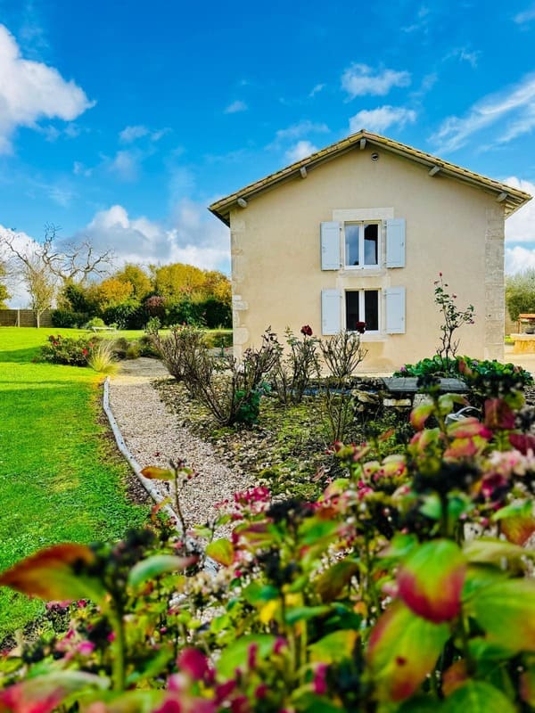 Gites Chambres Dhotes Vienne 86 Maison de campagne avec piscine et charme poitevin
