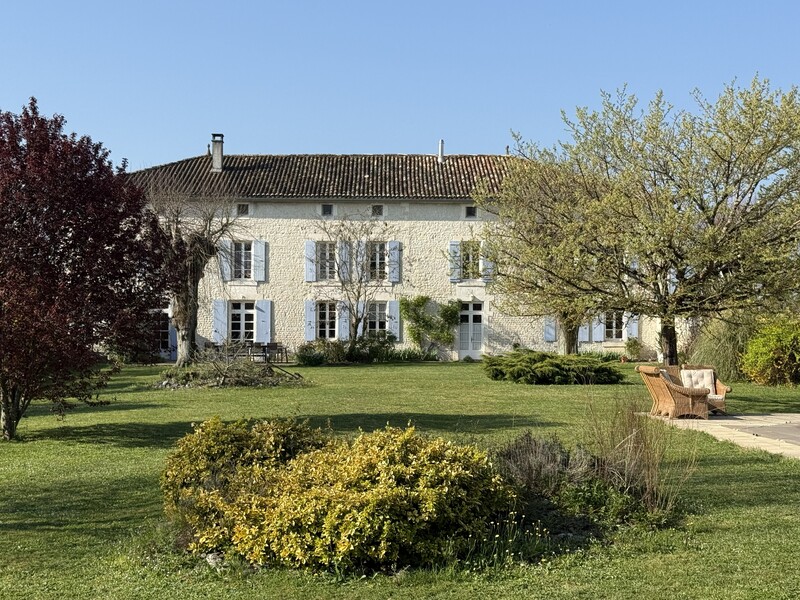 Gites Chambres Dhotes Charente 16 Grand gîte de charme 19ᵉ rénové – piscine chauffée