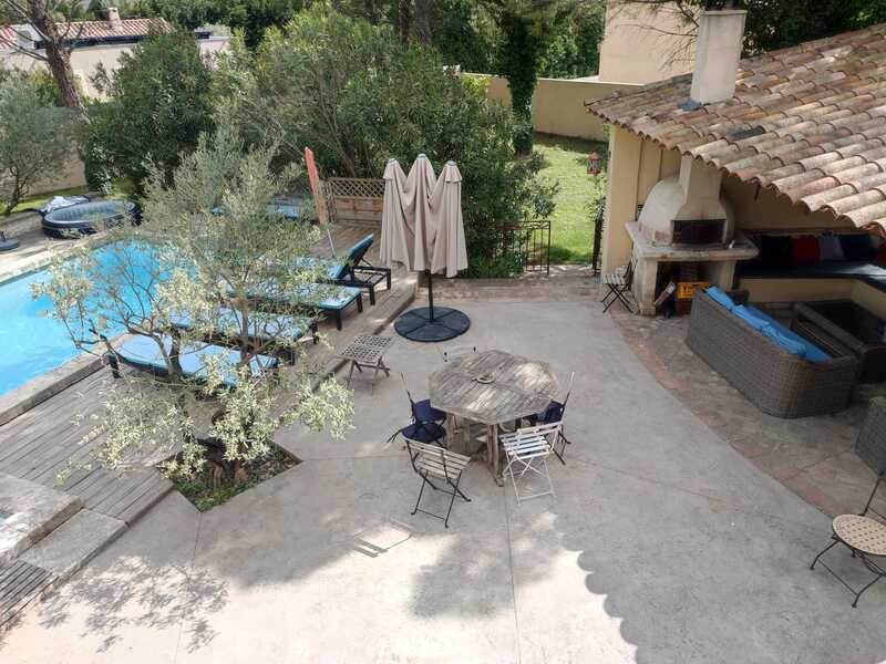 Gites Chambres Dhotes Vaucluse 84 Villa 16 prs piscine 5 min Parc Spirou Wave Island