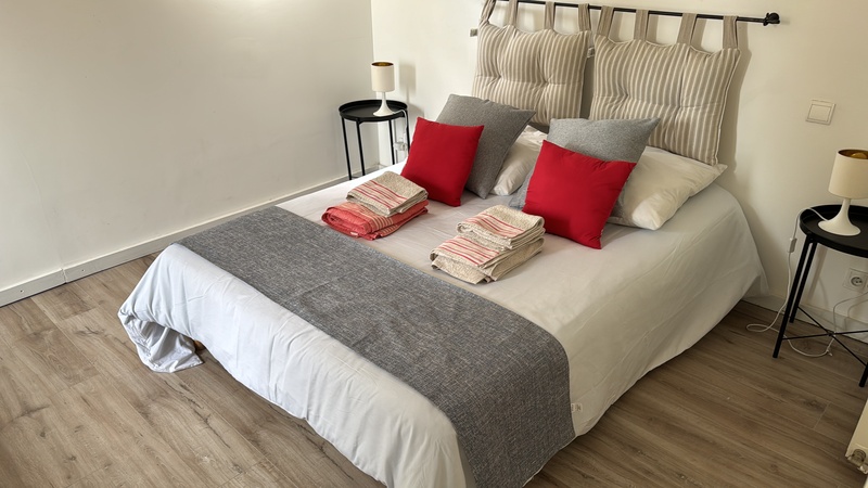 Gites Chambres Dhotes Vaucluse 84 Villa 16 prs piscine 5 min Parc Spirou Wave Island