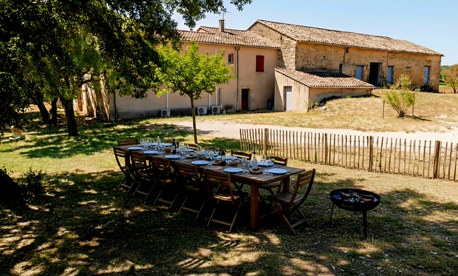 Gites Chambres Dhotes Vaucluse 84 L'Écrin de Vignes : Camp Fourca, Accueil de Groupe