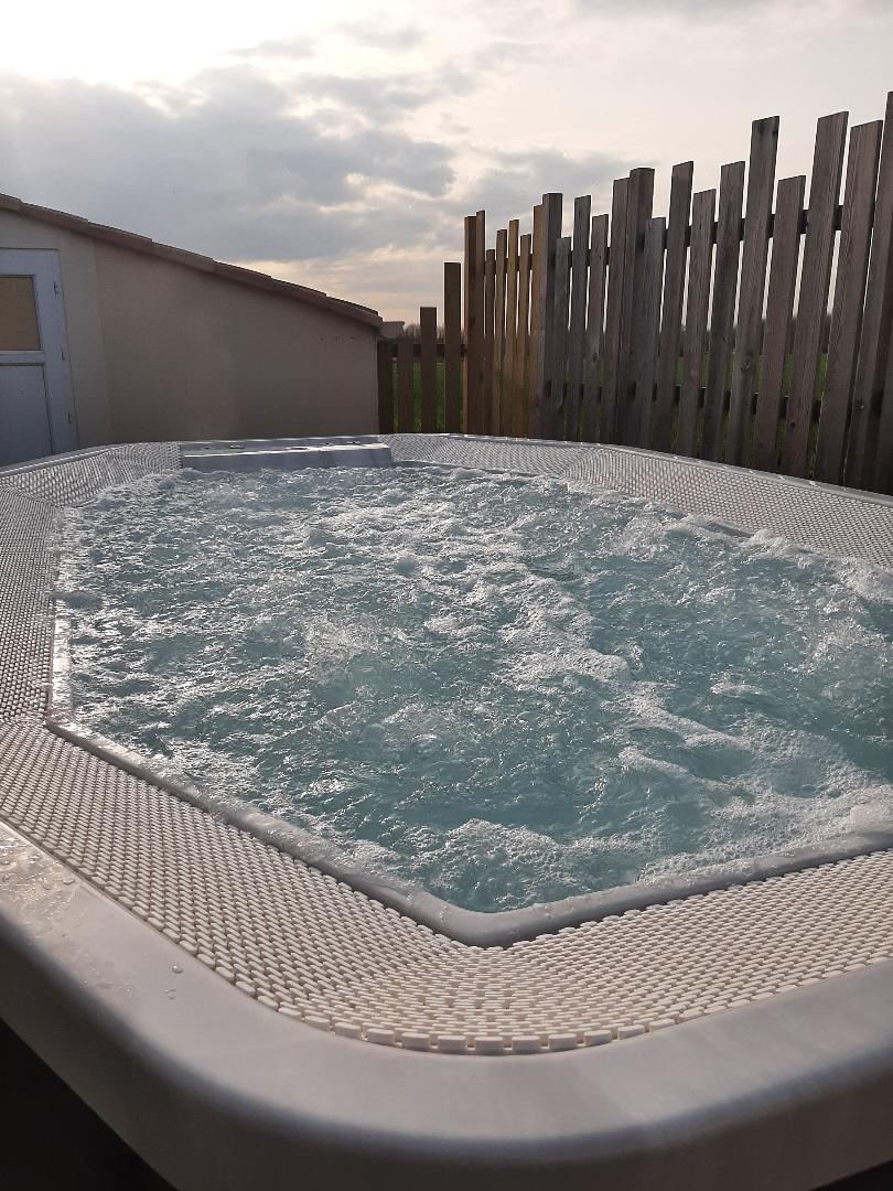 Gites Chambres Dhotes Vendée 85 VAL DE RY 20 PERSONNES PISCINE INTERIEURE SPA XXL 