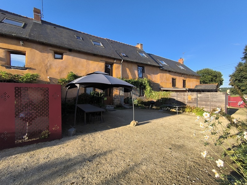 Gites Chambres Dhotes Ille-et-Vilaine 35 Gîtes XL 30 places : piscines, jacuzzi, hammam