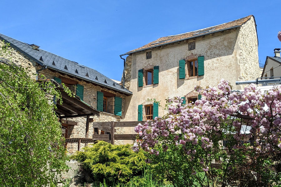 Gites Chambres Dhotes Pyrénées-Orientales 66 Ferme des Astres-gîte 4 saisons proche pistes-vue