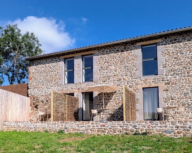 Gites Chambres Dhotes Haute-Loire 43 Le Hameau des Volcans – 3 maisons face au volcan